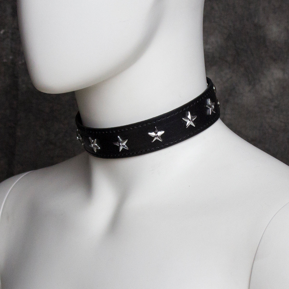 Naughty Toys Faux Leather Choker with Stars Δευτερεύουσα εικόνα προϊόντος