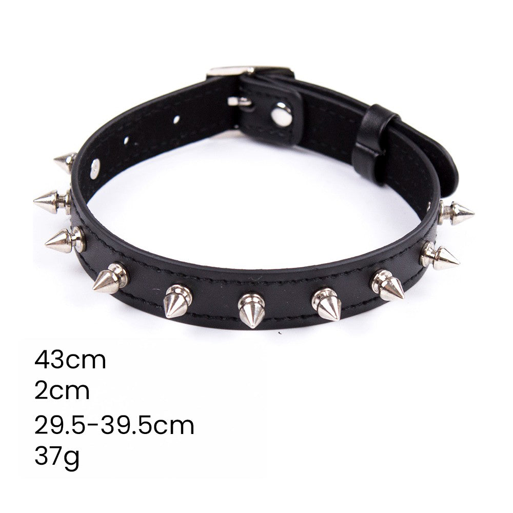 Adjustable leather neck collar choker with metal spikes