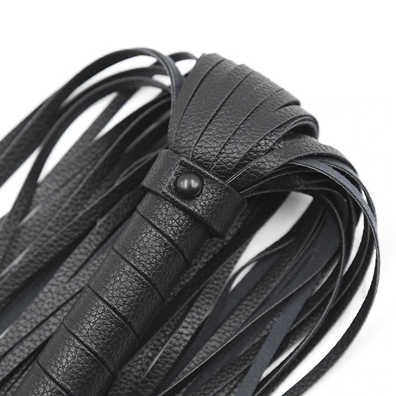 Naughty Toys 80 tails black Leather Flogger Whip 42 cm Secondary image