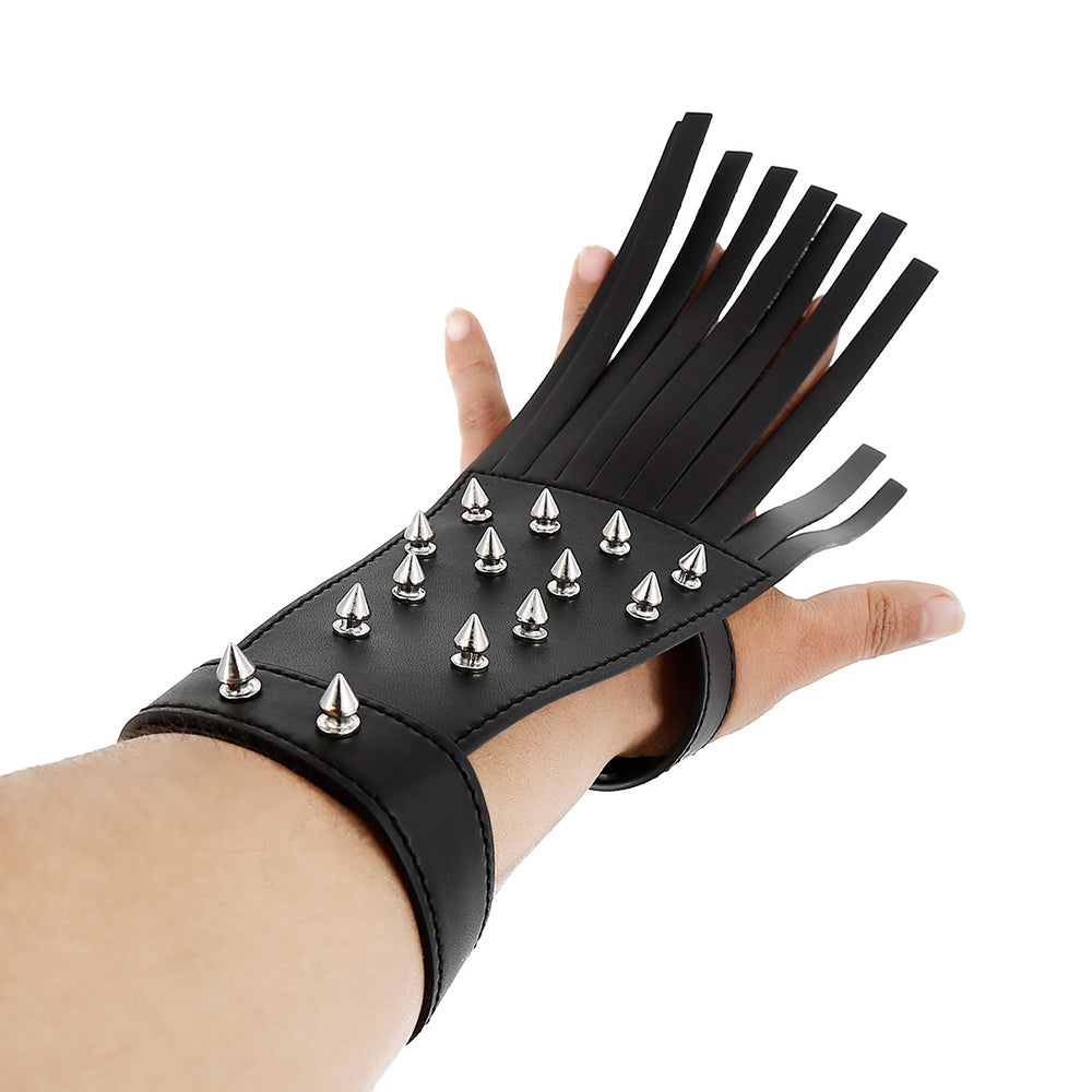 NAUGHTY TOYS Bondage armband with metal spikes Κύρια εικόνα προϊόντος